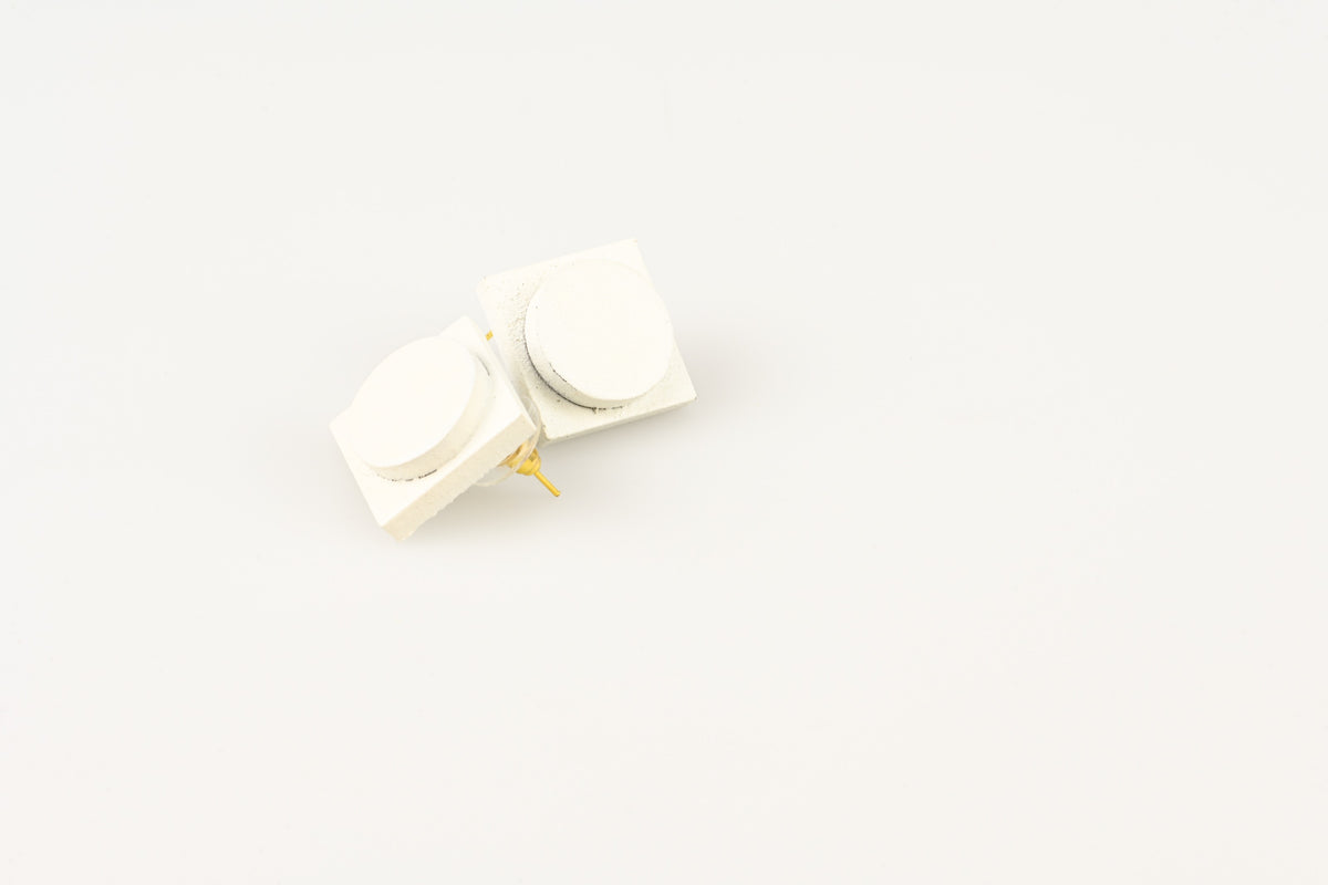 Squacle - White studio image