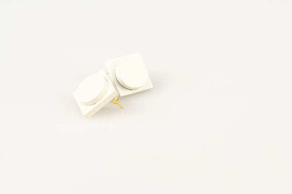 Squacle - White studio image