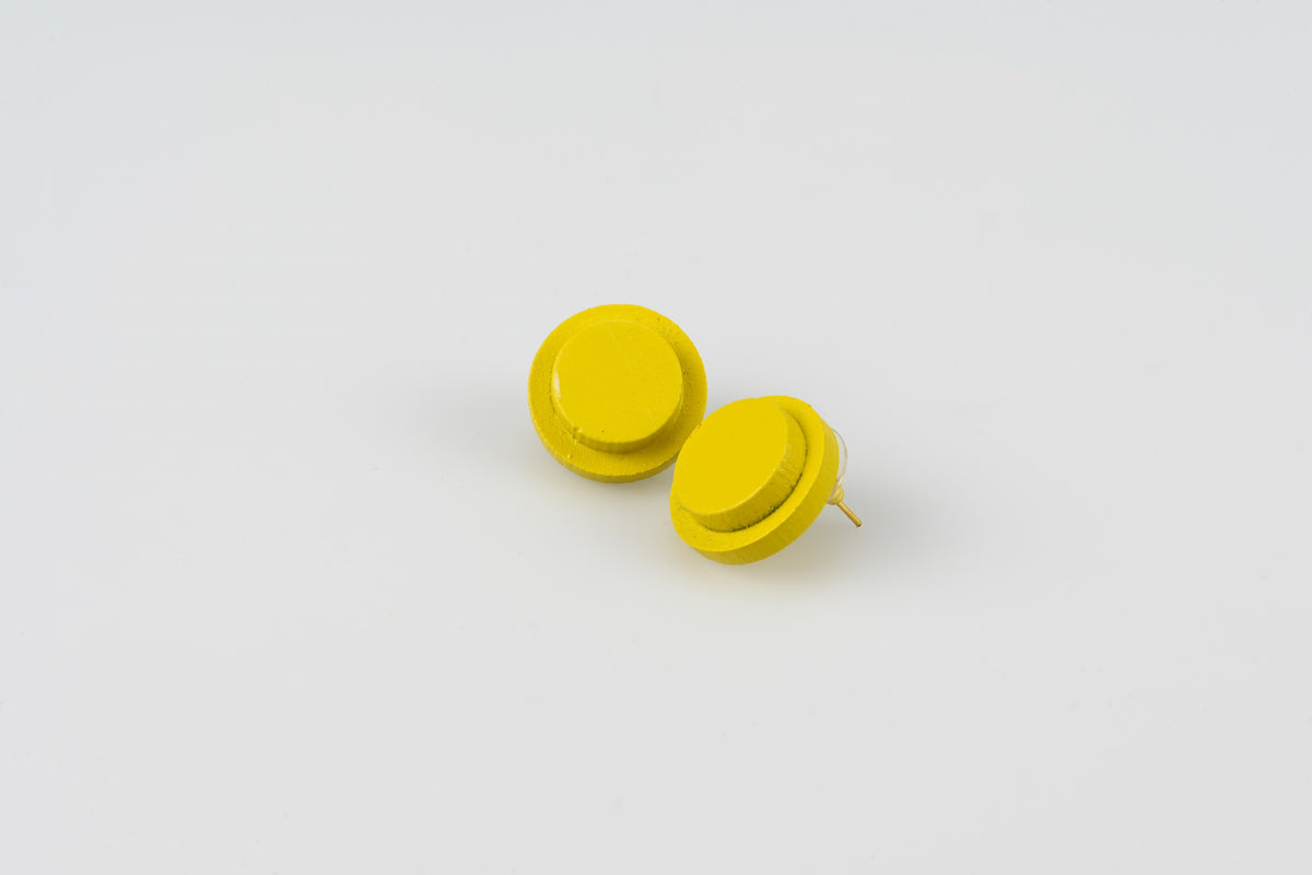 Twain Stud - Yellow studio image