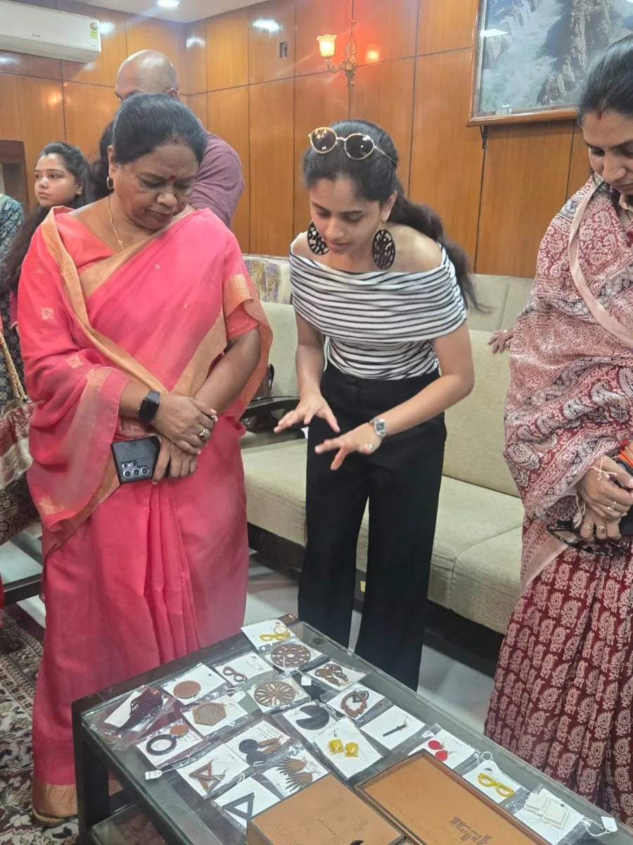 Aditi Abraham pitching AD'NOVEL to the Mayor