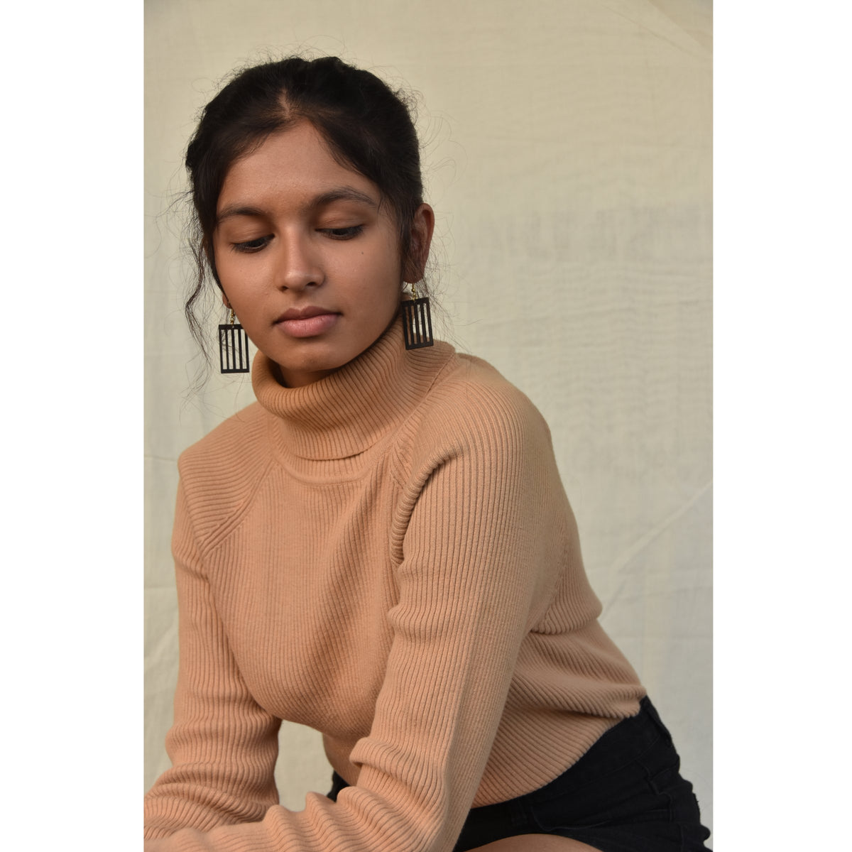 Window Earrings -Everything Around Me (Black) - Earrings