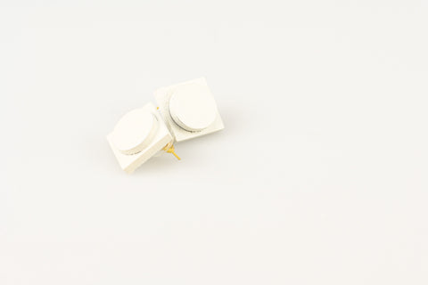 Squacle - White studio image